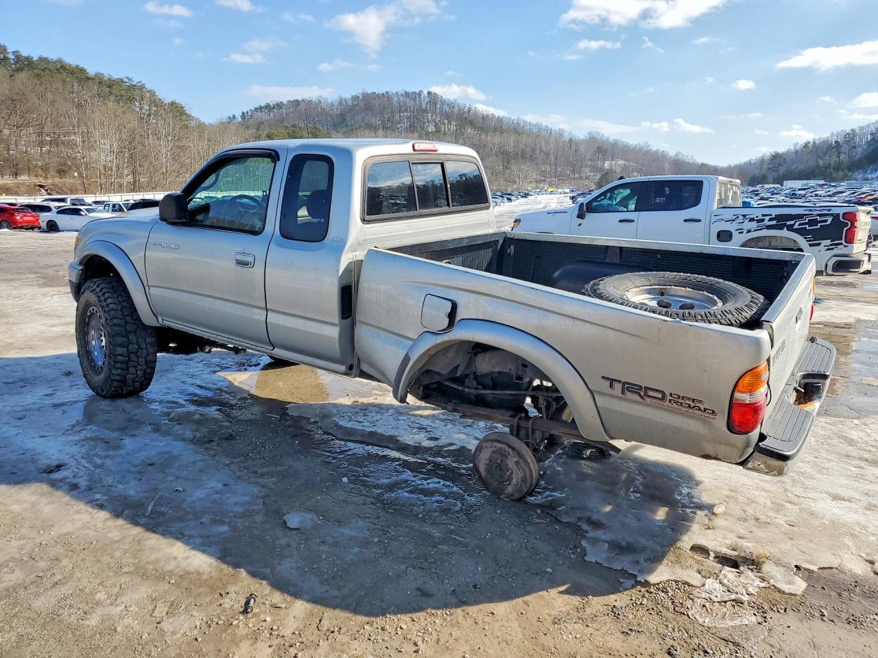 2003 Toyota Tacoma Xtracab - Image 2
