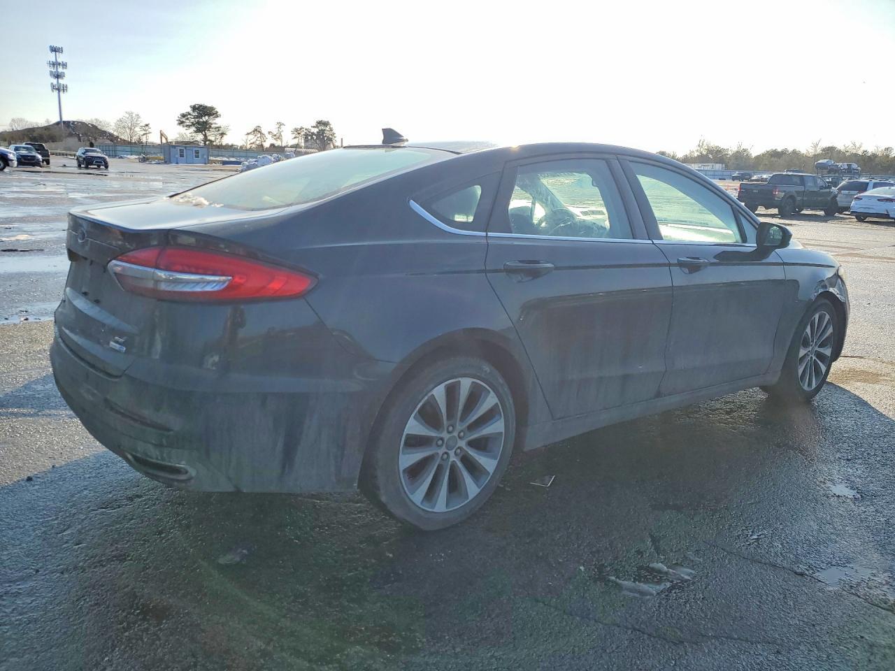2019 Ford Fusion Se - Image 3