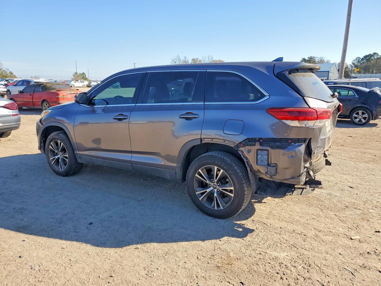 2019 Toyota Highlander Le - Фото 2