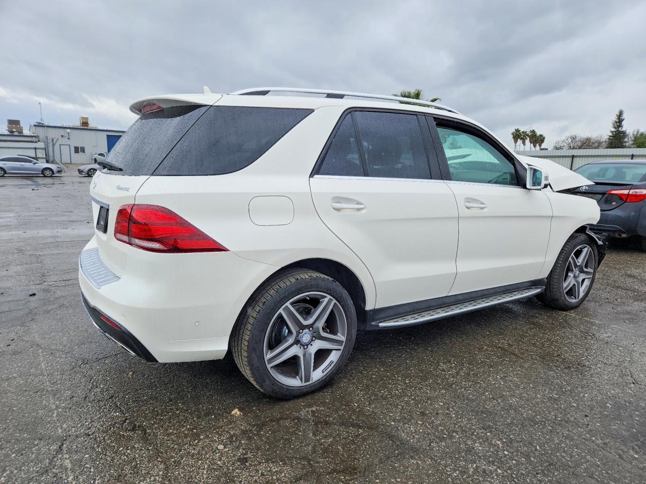 2017 Mercedes-Benz Gle 400 4Matic - Image 3