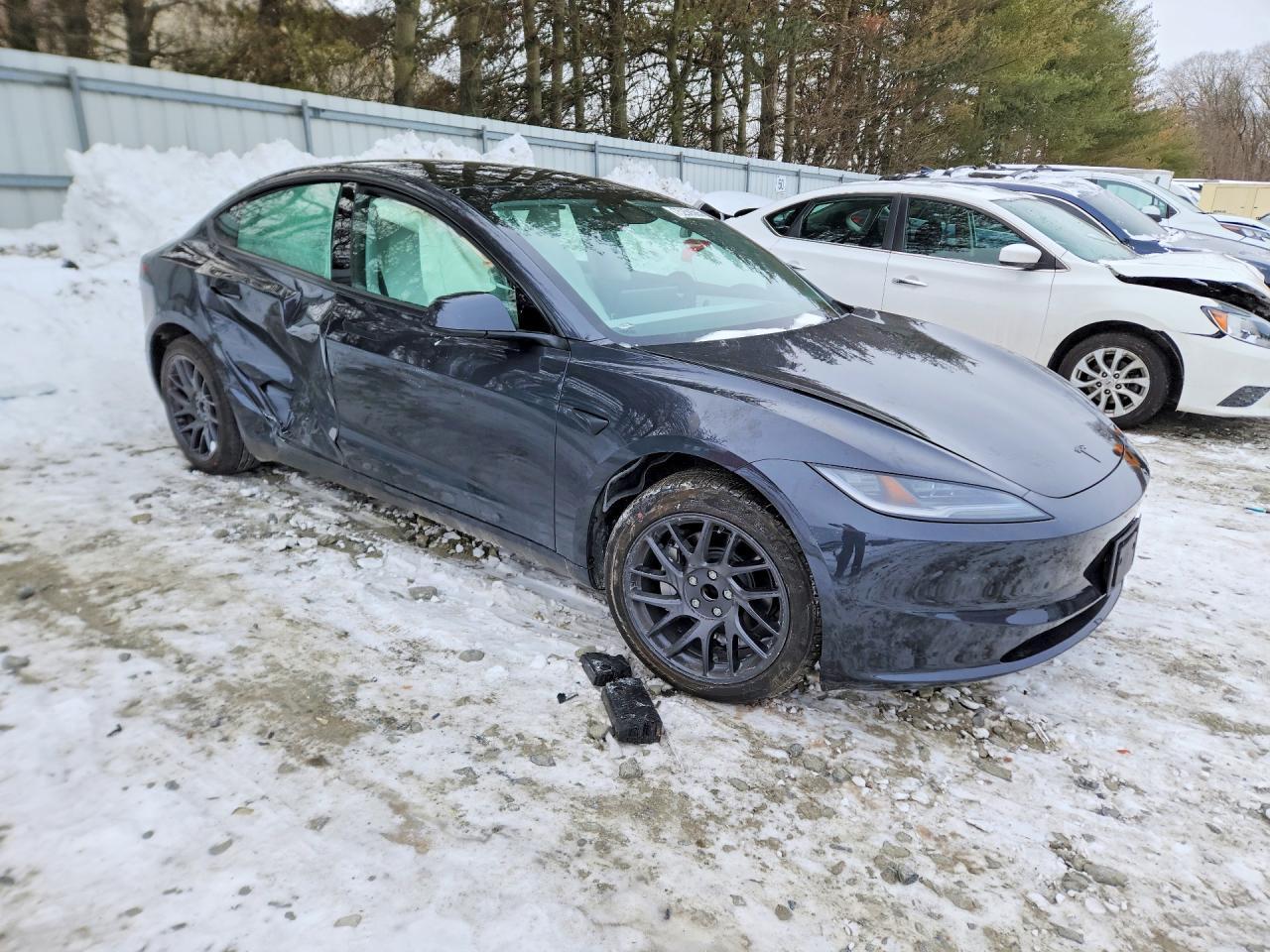 2026 Tesla Model 3 - Фото 4