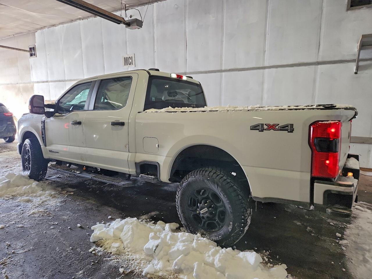 2024 Ford F350 Super Duty - Фото 2