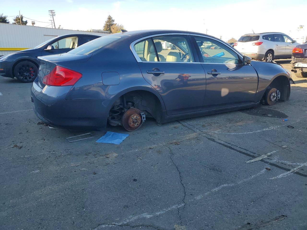 2010 Infiniti G37 Base - Фото 3