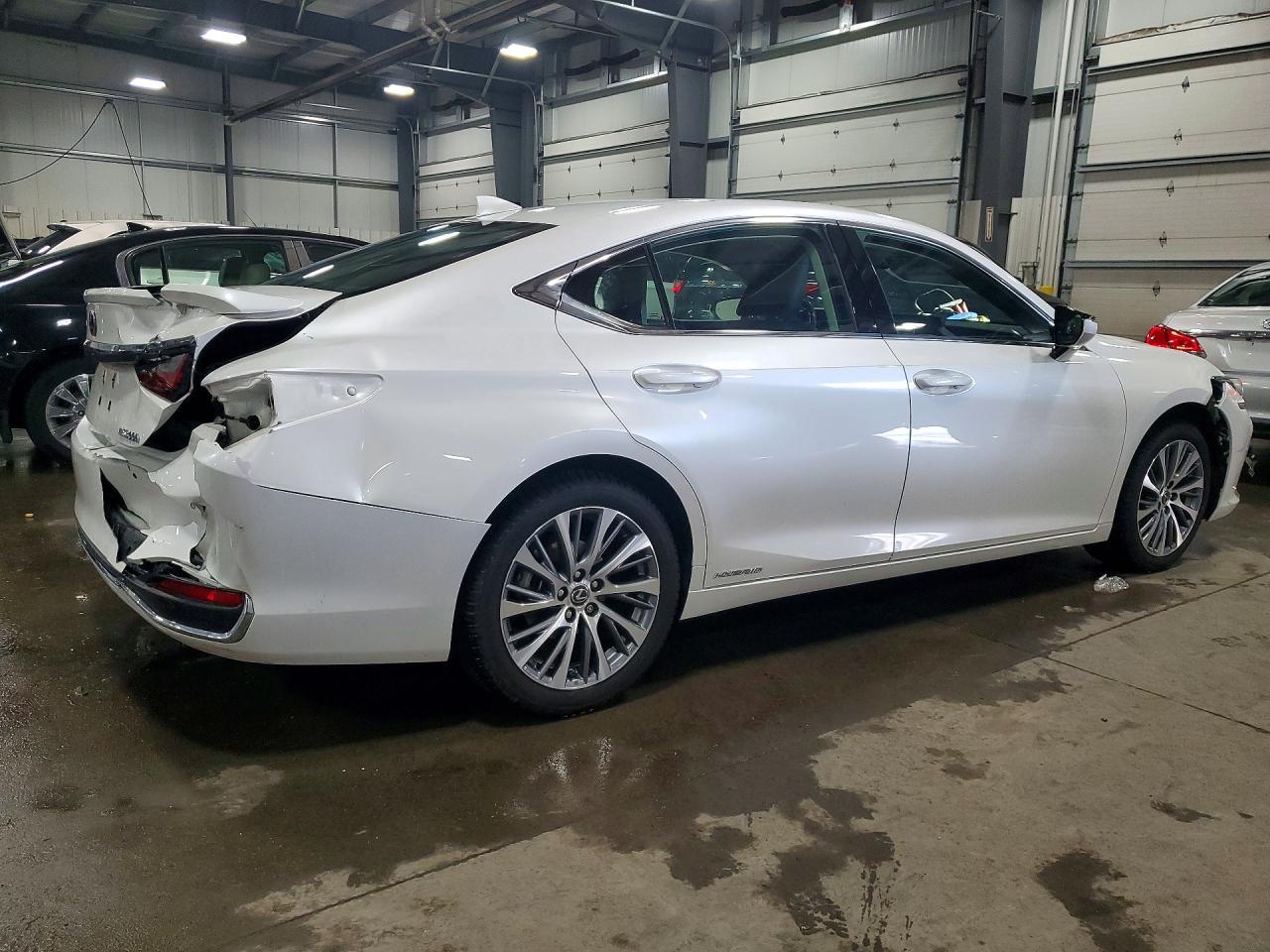 2020 Lexus Es 300H - Фото 3