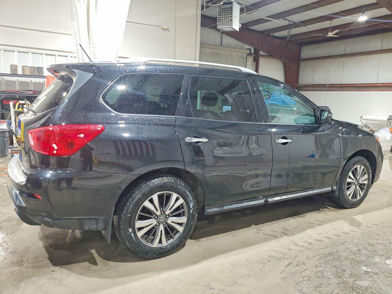2017 Nissan Pathfinder S - Фото 3