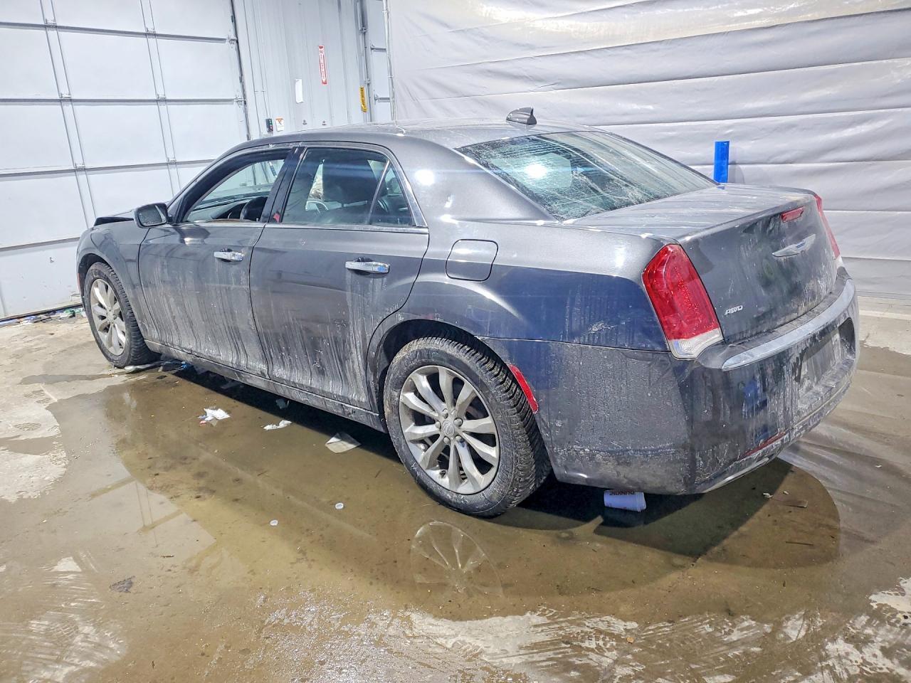 2017 Chrysler 300C - Фото 2