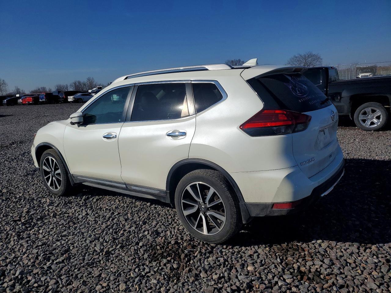 2017 Nissan Rogue Sv - Image 2