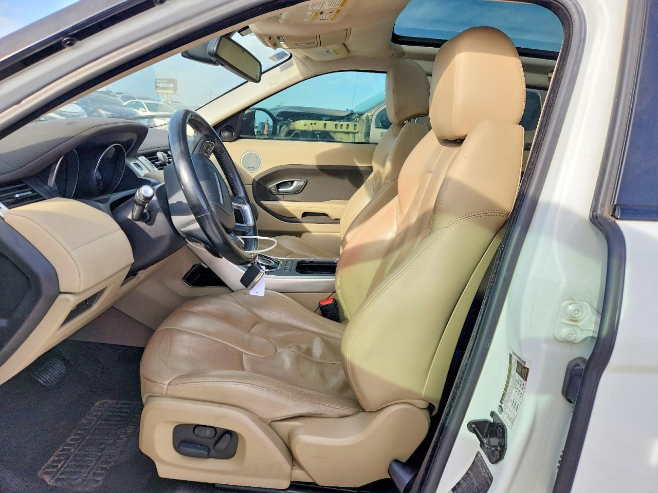 2015 Land Rover Range Rover Evoque Pure Plus - Image 7