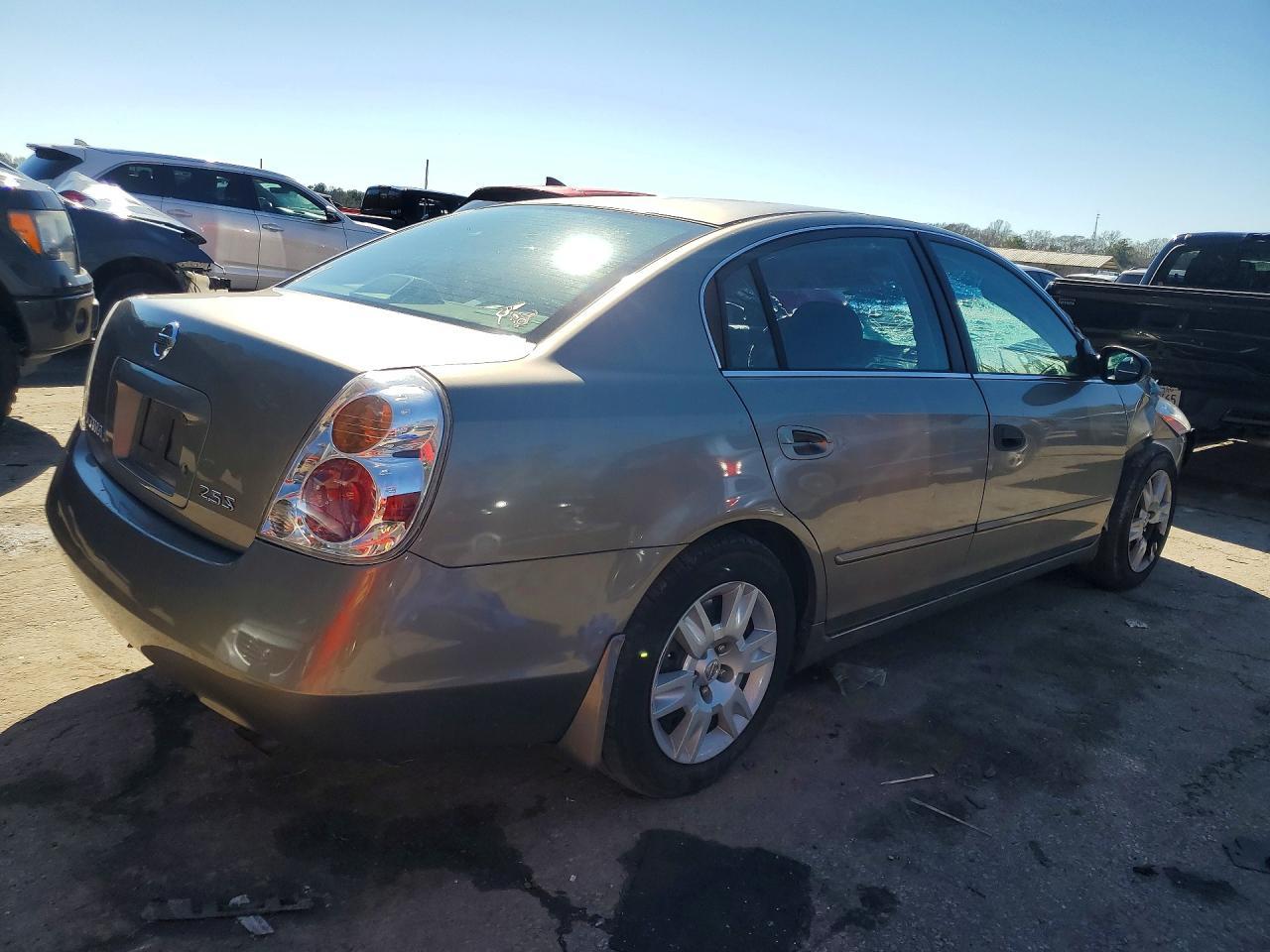 2004 Nissan Altima Base - Фото 5