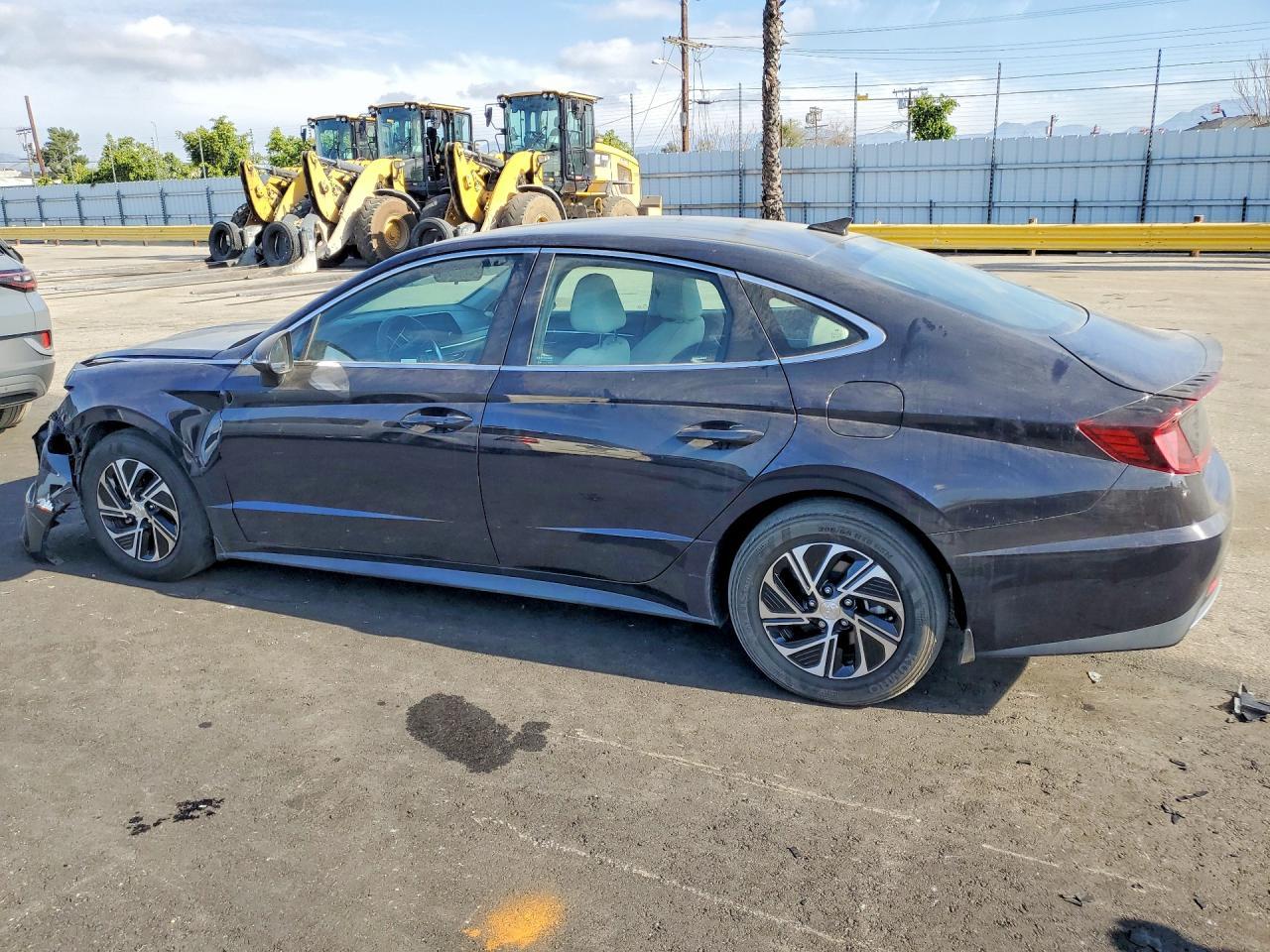 2023 Hyundai Sonata Hybrid - Фото 2