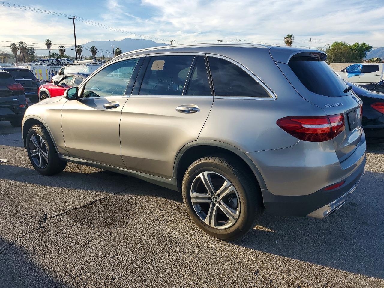 2019 Mercedes-Benz Glc 300 - Image 2