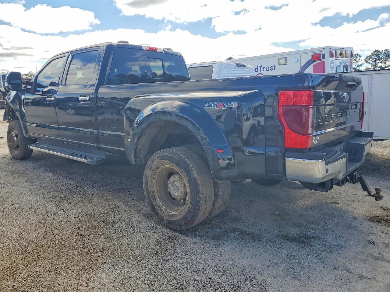 2022 Ford F350 Super Duty - Фото 3