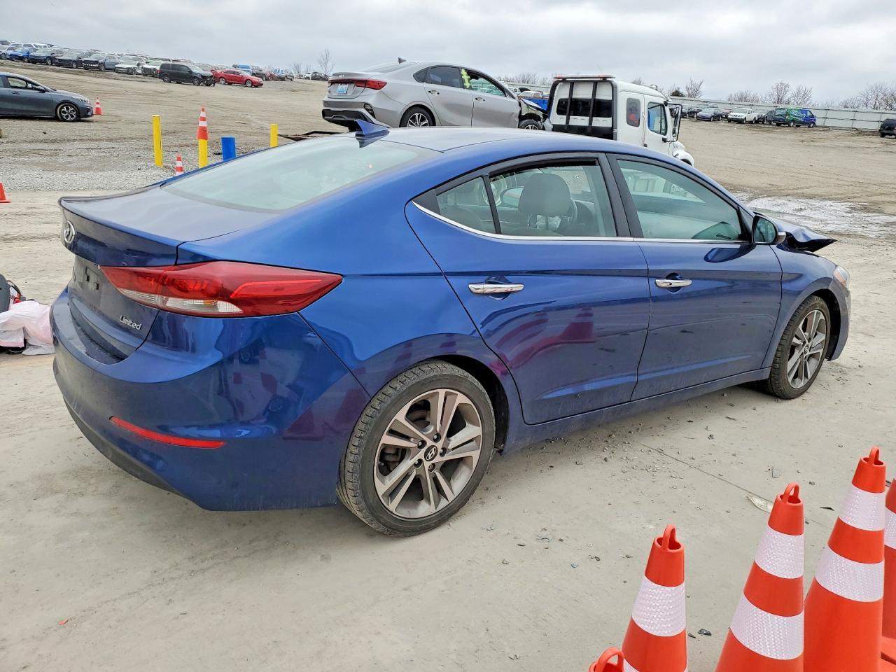 2017 Hyundai Elantra - Фото 3