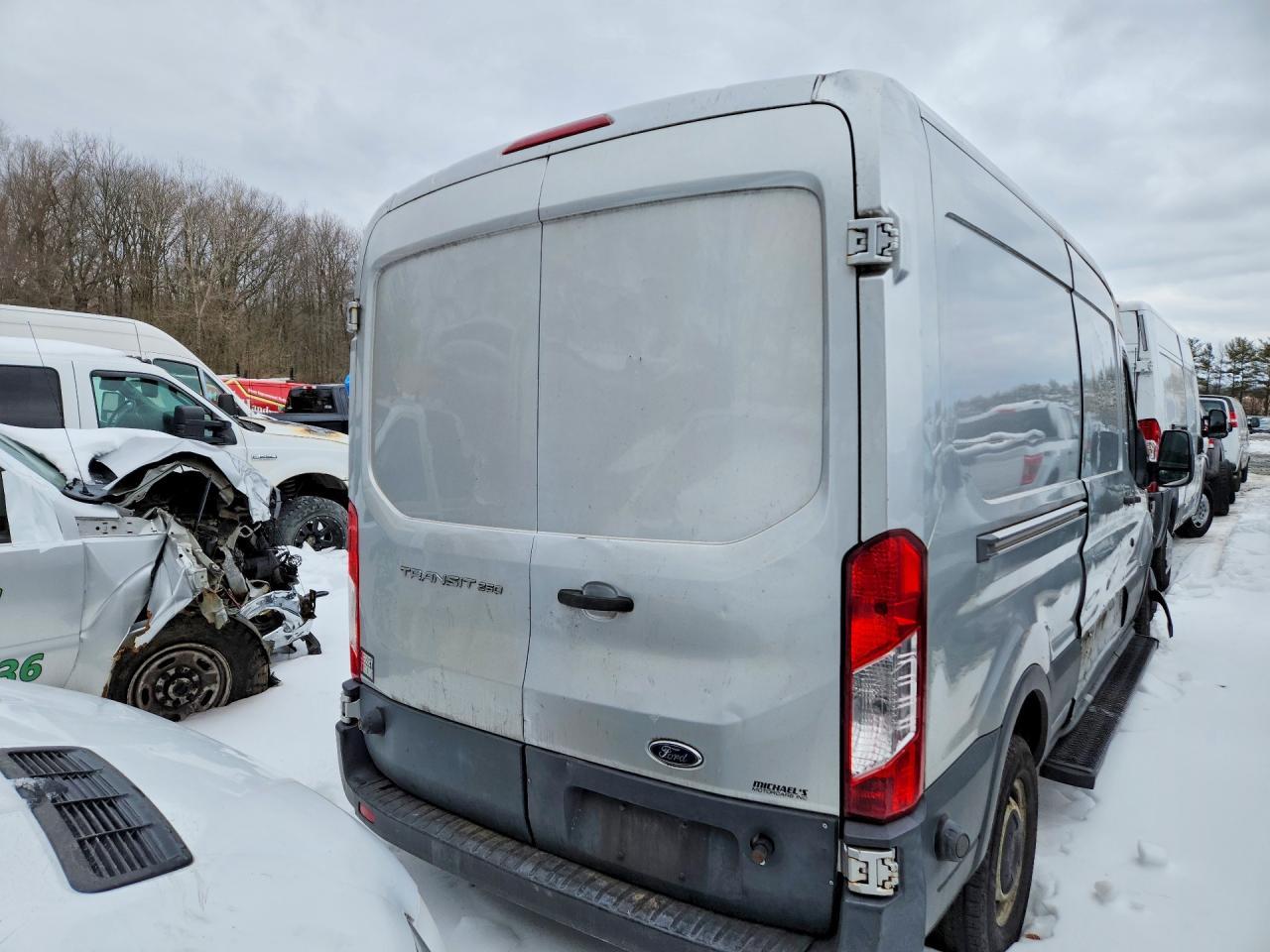 2015 Ford Transit 250 Srw Medium Roof Utility / Service Van - Фото 6