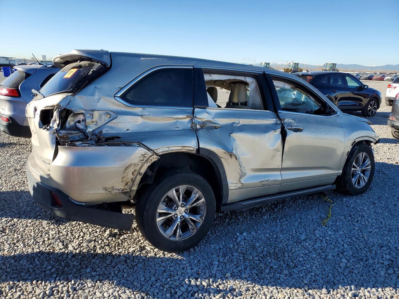 2014 Toyota Highlander Le - Image 3