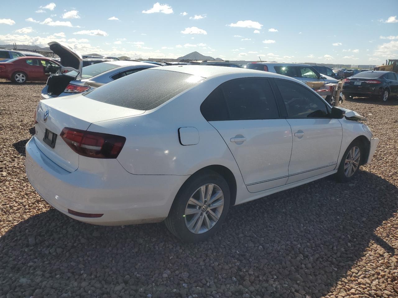 2017 Volkswagen Jetta - Фото 3