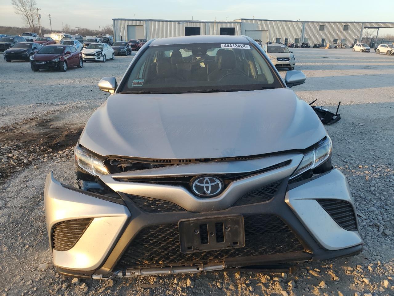 2020 Toyota Camry Se - Фото 5