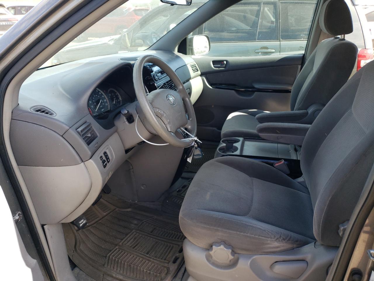 2004 Toyota Sienna Ce - Фото 7