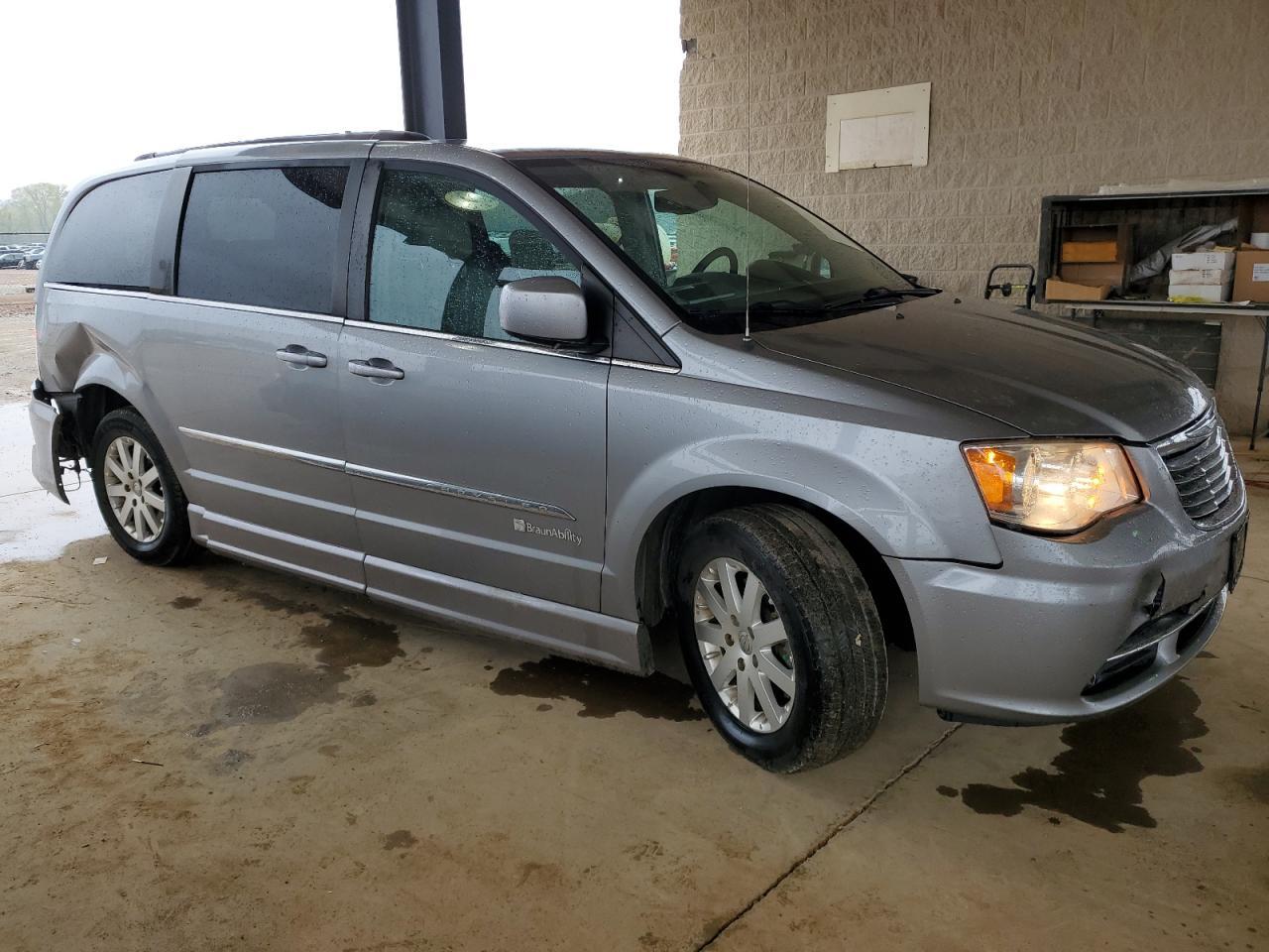 2015 Chrysler Town & Country Touring - Фото 4