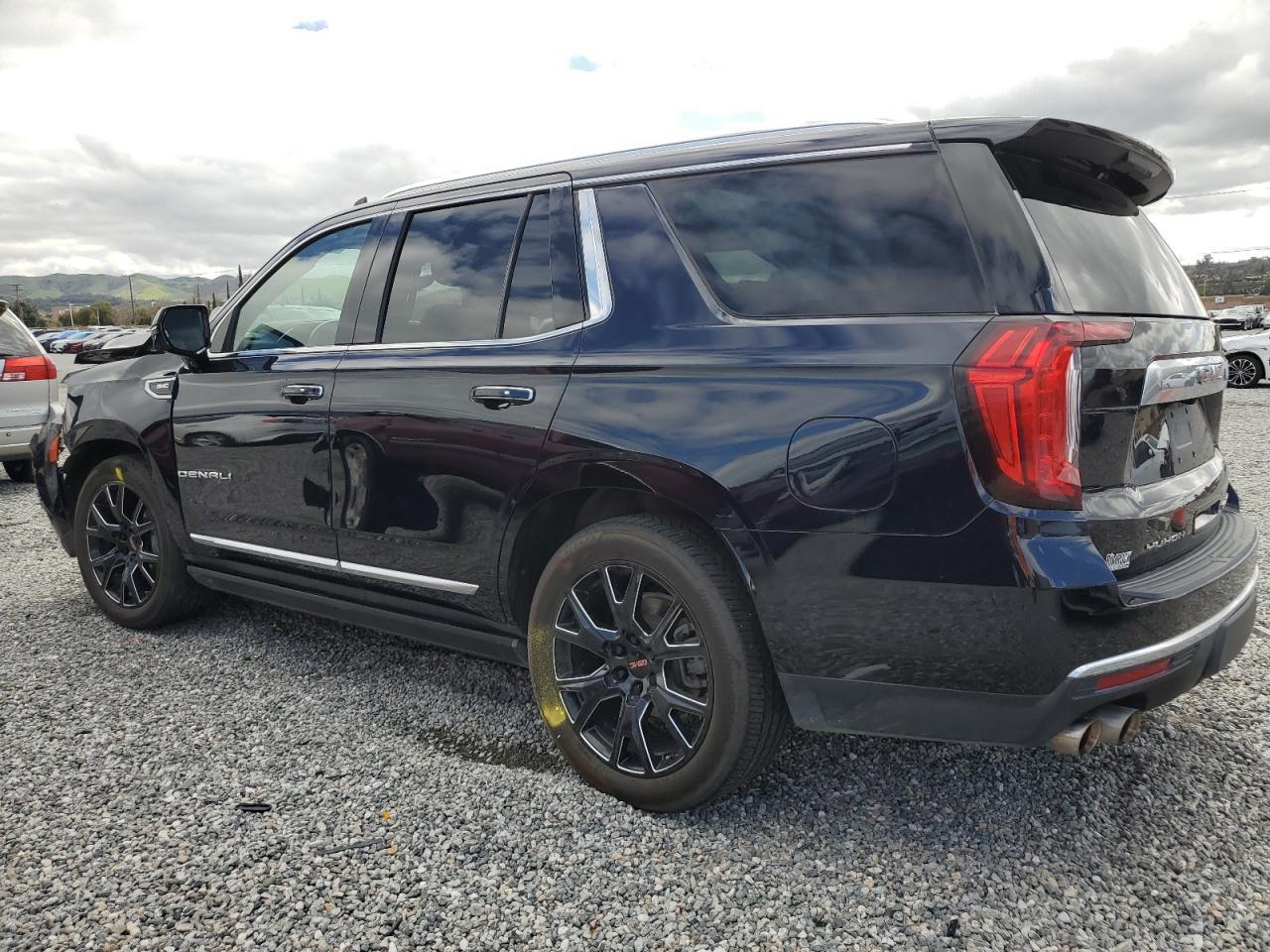 2021 GMC Yukon Denali - Фото 2
