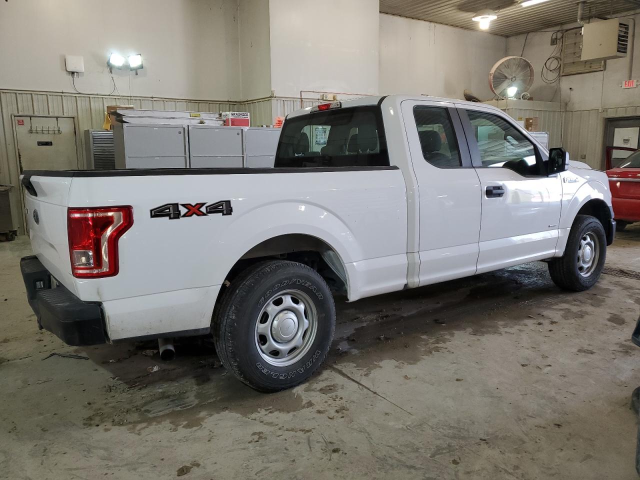 2016 Ford F150 Super Cab - Фото 3