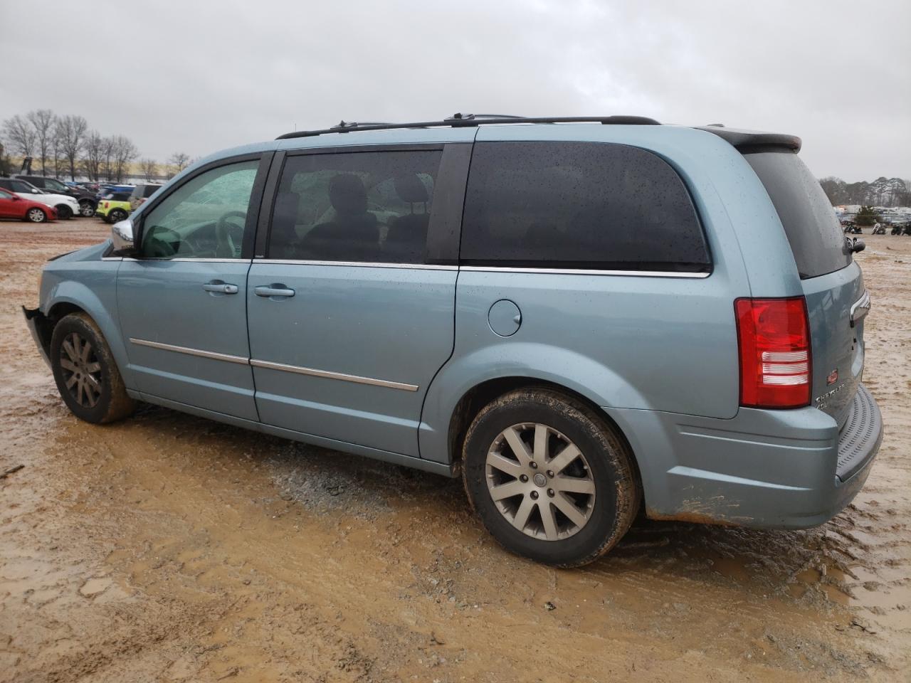 2009 Chrysler Town & Country Touring - Фото 2