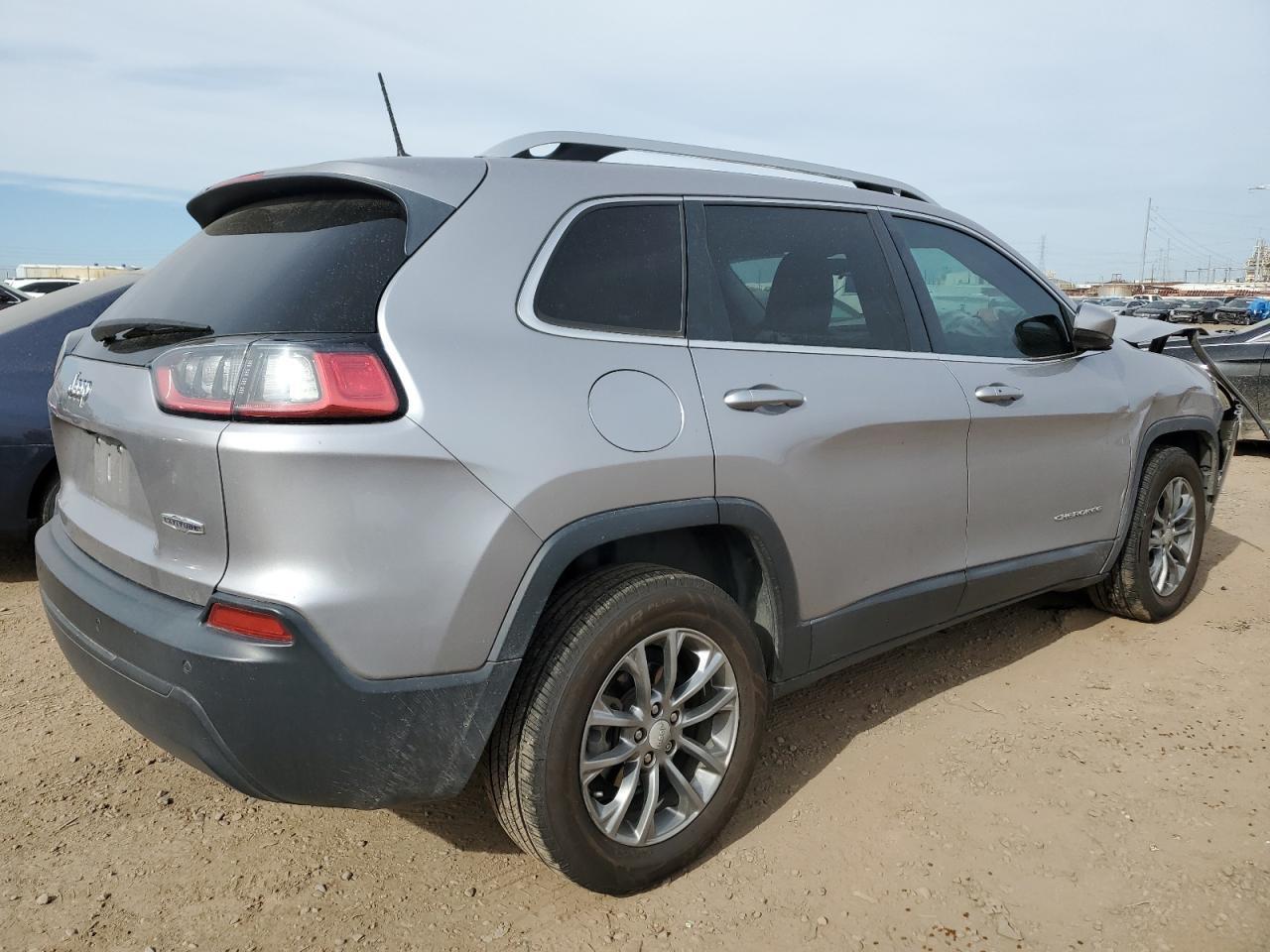 2019 Jeep Cherokee Latitude Plus - Image 3