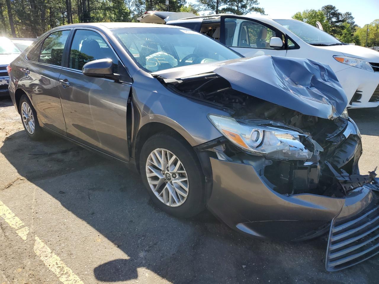 2017 Toyota Camry Le - Фото 4
