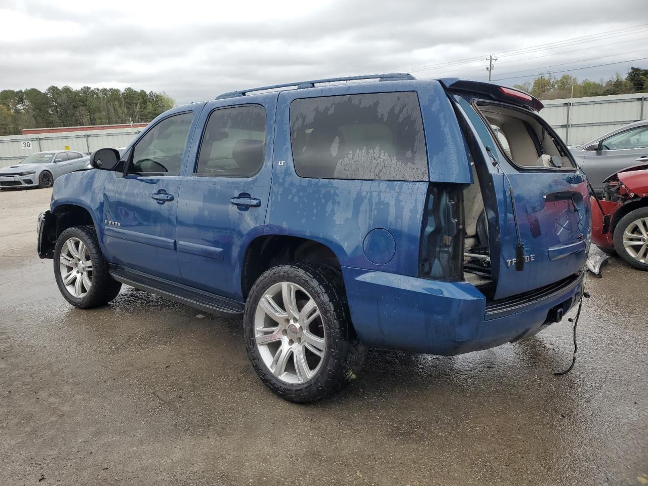 2007 Chevrolet Tahoe C1500 - Image 2