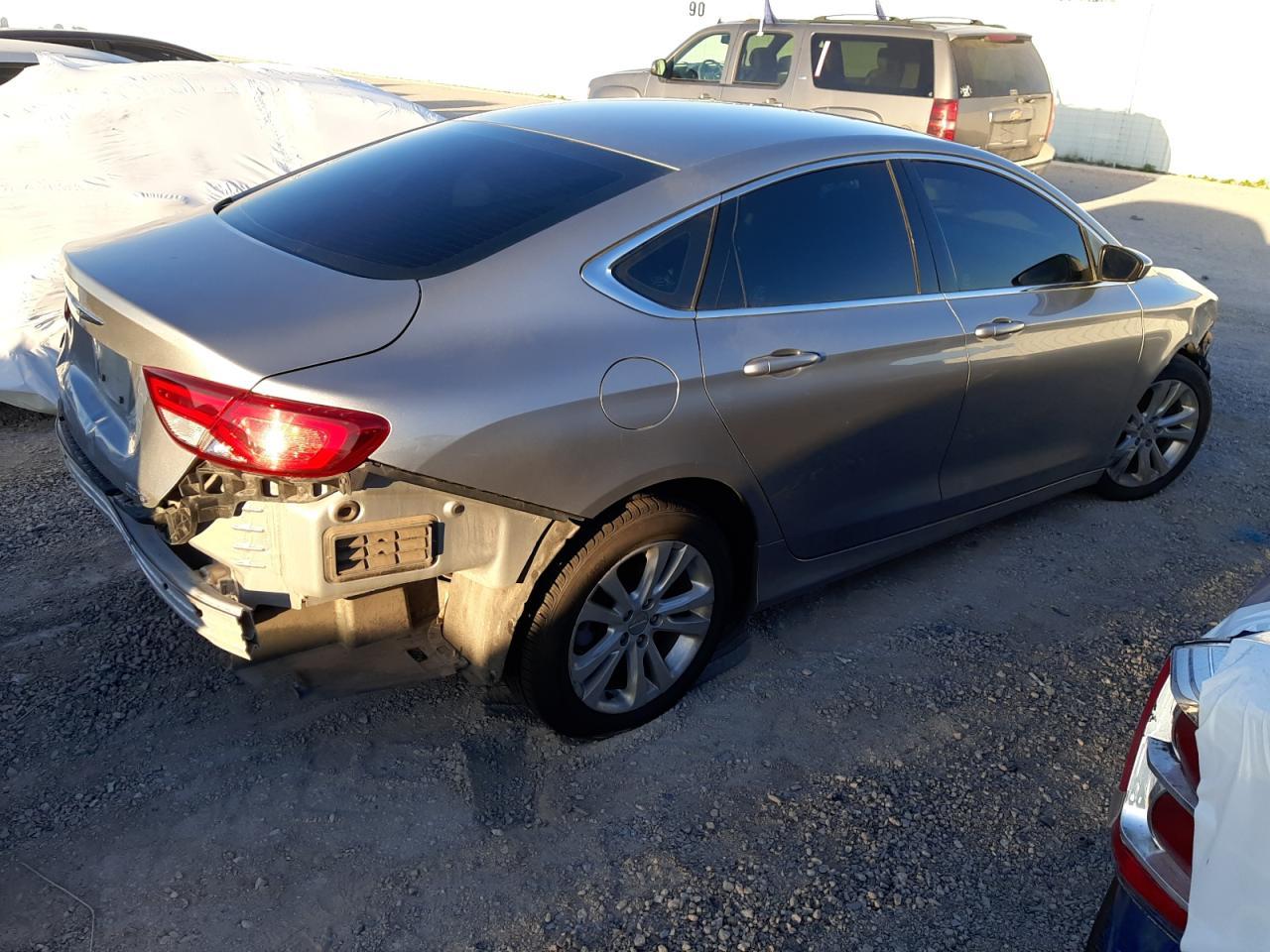 2016 Chrysler 200 Limited - Фото 3