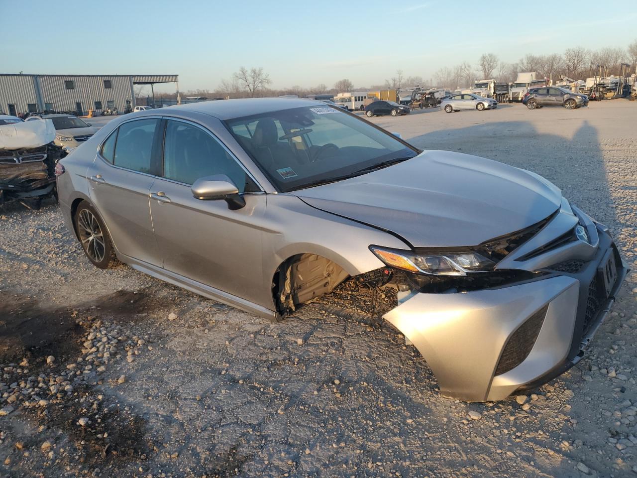 2020 Toyota Camry Se - Фото 4