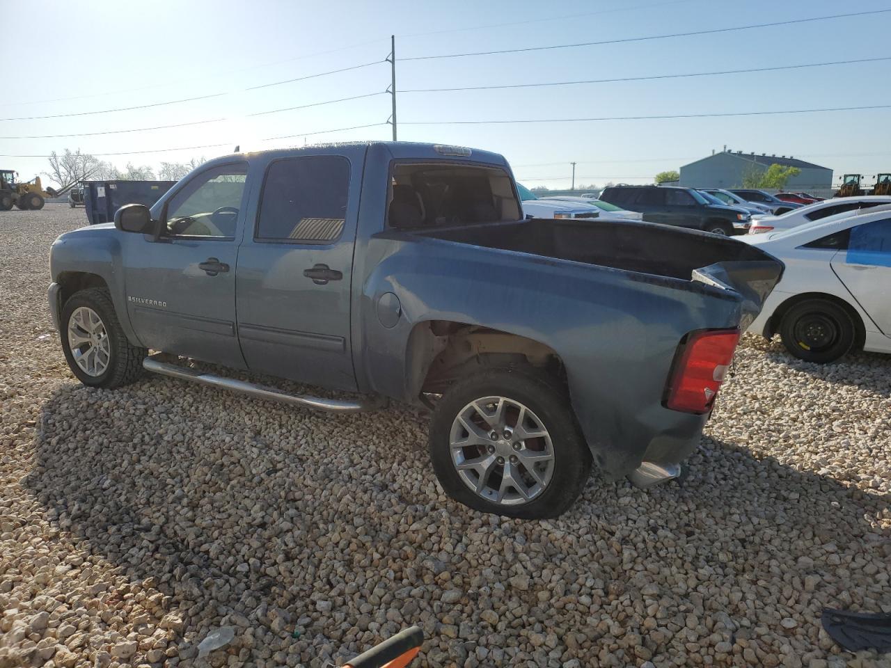 2009 Chevrolet Silverado - Image 2