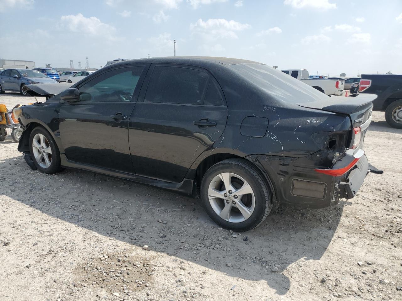 2013 Toyota Corolla Base - Фото 2