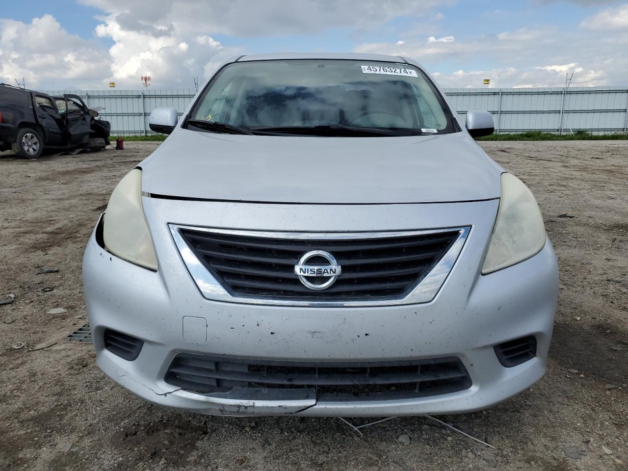 2014 Nissan Versa S - Фото 5