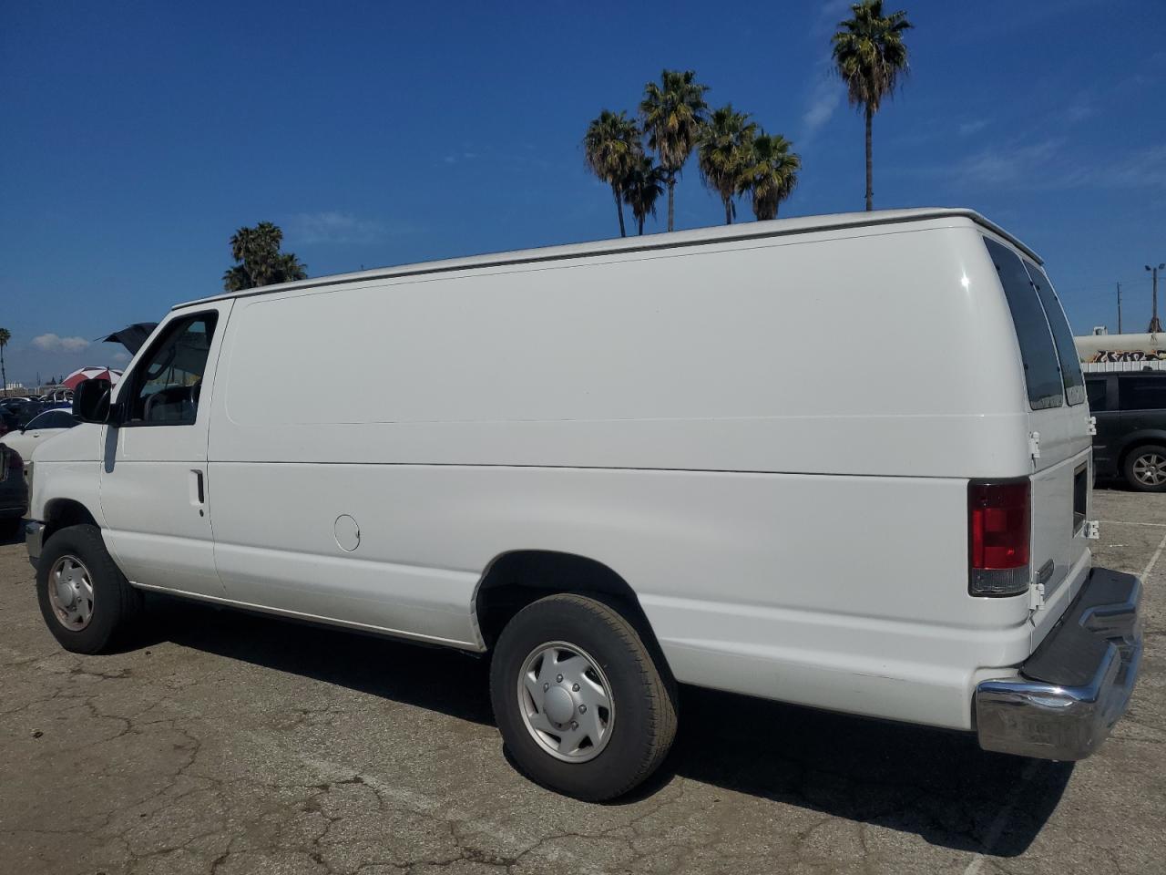 2008 Ford Econoline E350 Super Duty Van - Фото 2