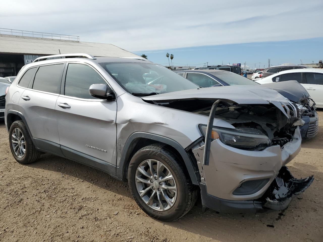 2019 Jeep Cherokee Latitude Plus - Image 4
