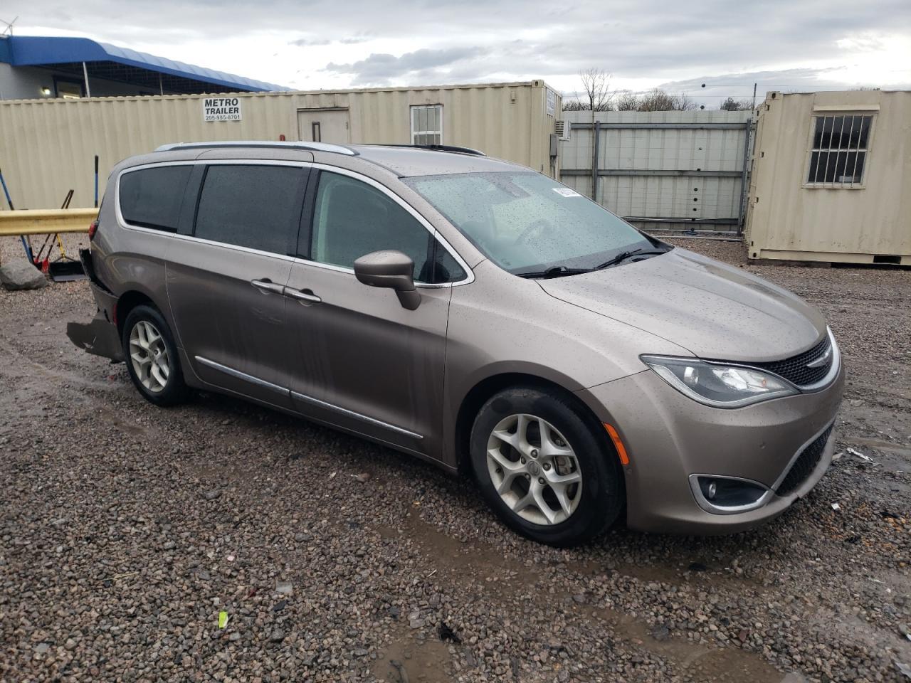 2017 Chrysler Pacifica Touring L Plus - Фото 4