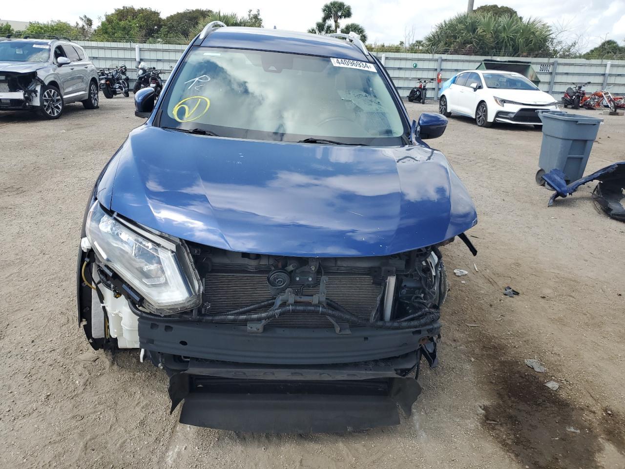 2019 Nissan Rogue S - Фото 5