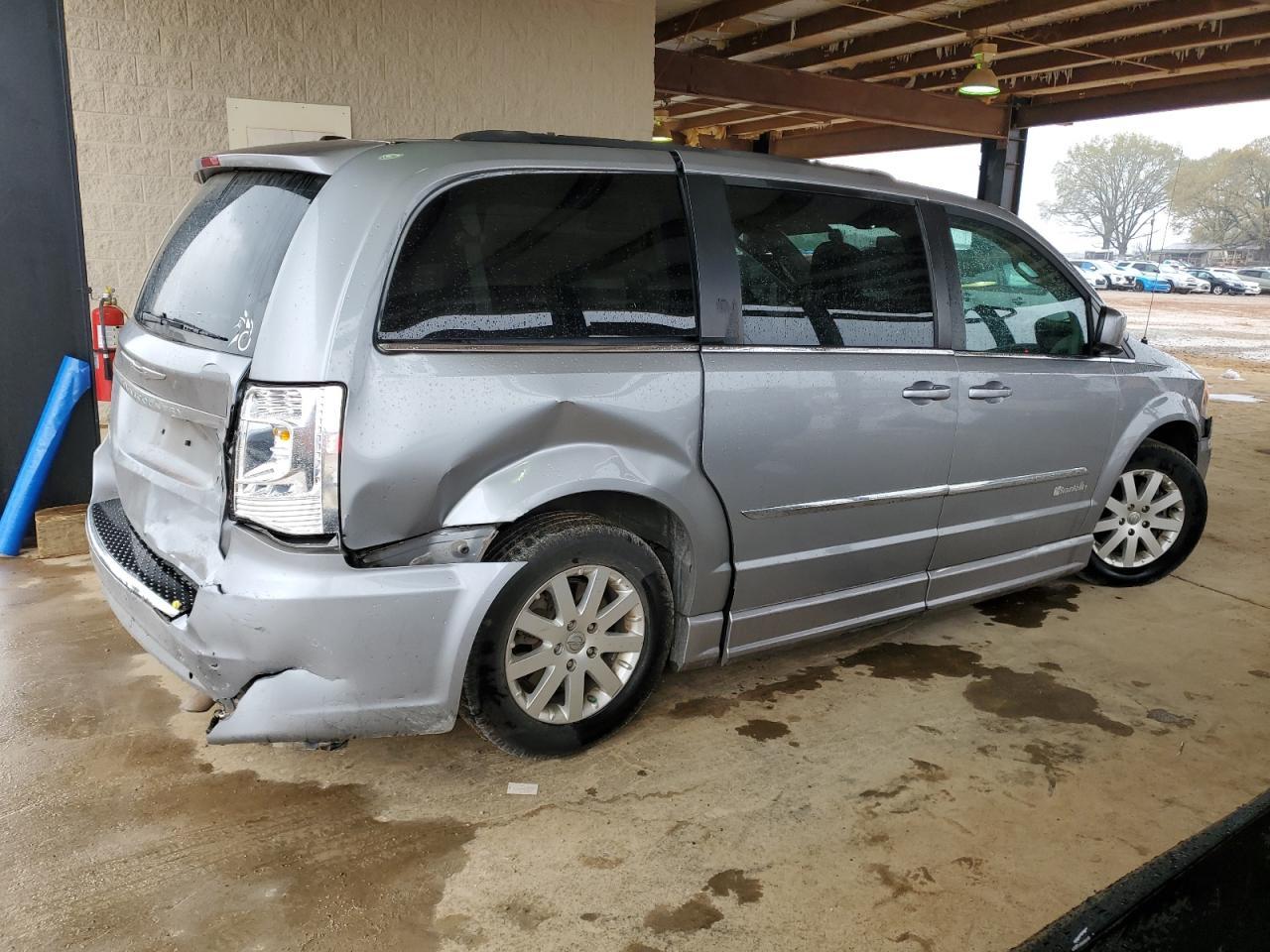 2015 Chrysler Town & Country Touring - Фото 3