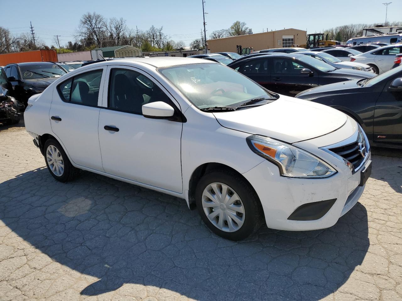 2018 Nissan Versa S - Фото 4