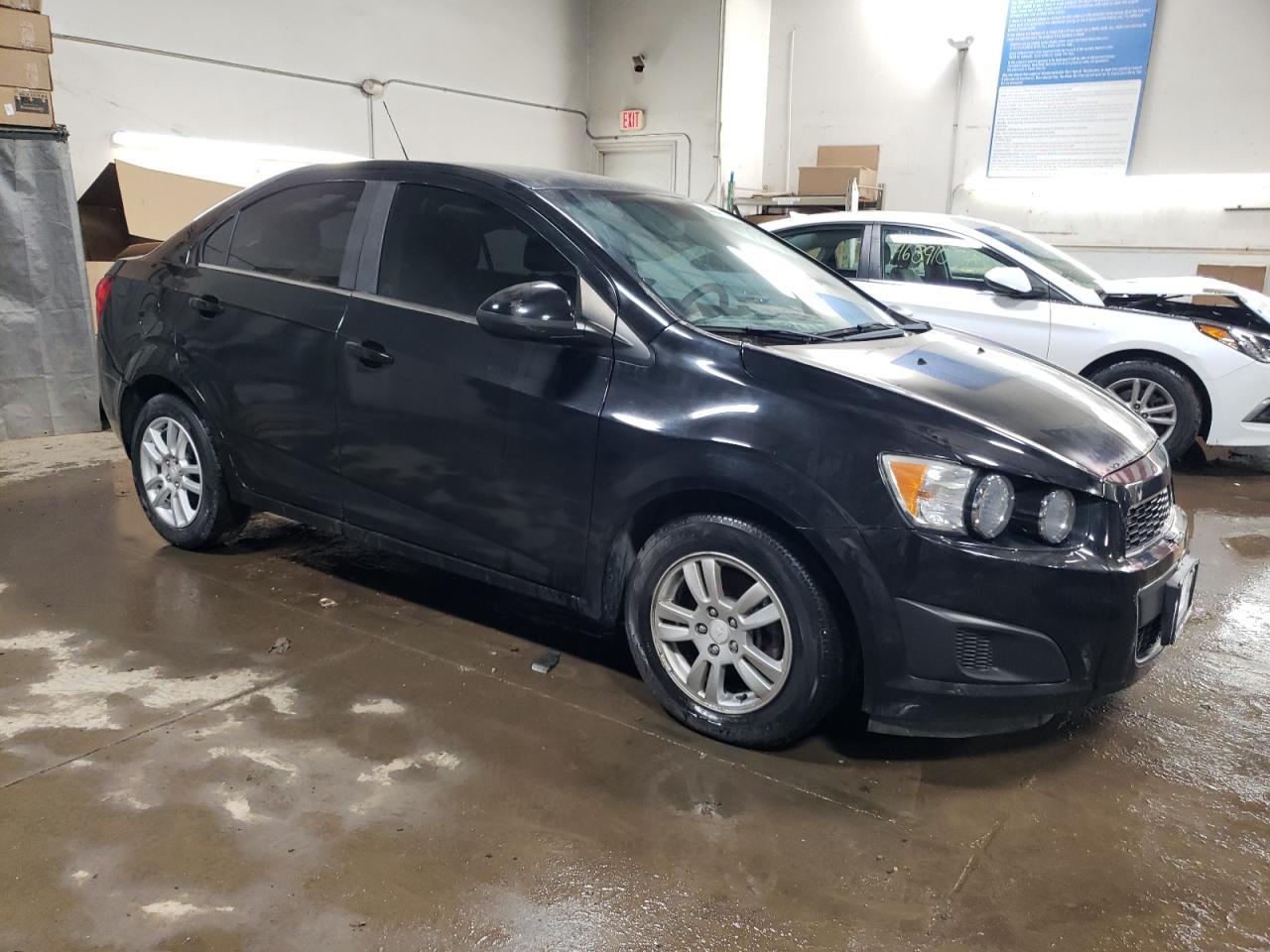2016 Chevrolet Sonic Lt - Фото 4