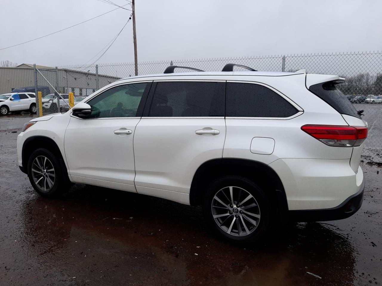 2018 Toyota Highlander Se - Фото 2