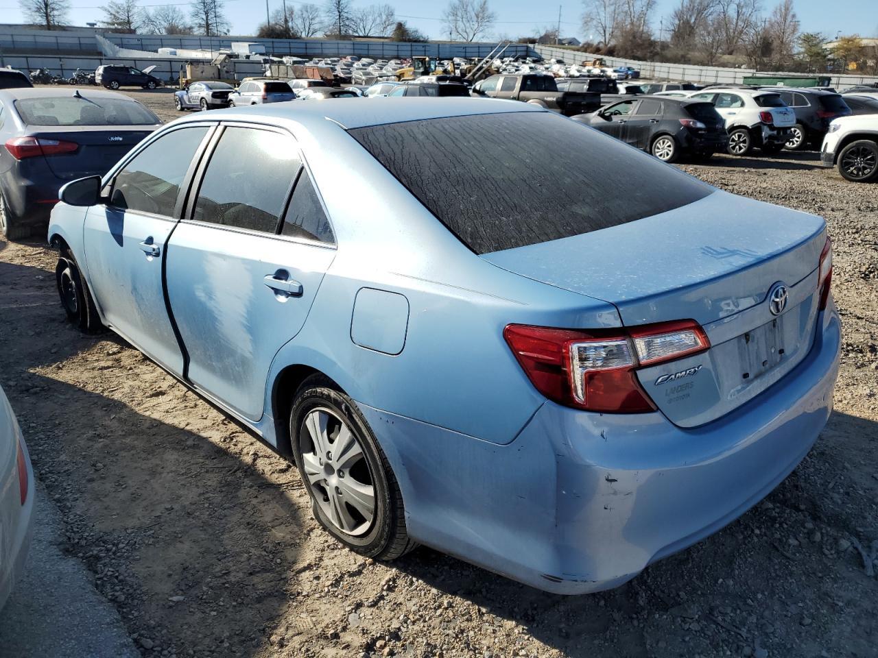 2013 Toyota Camry L - Фото 2