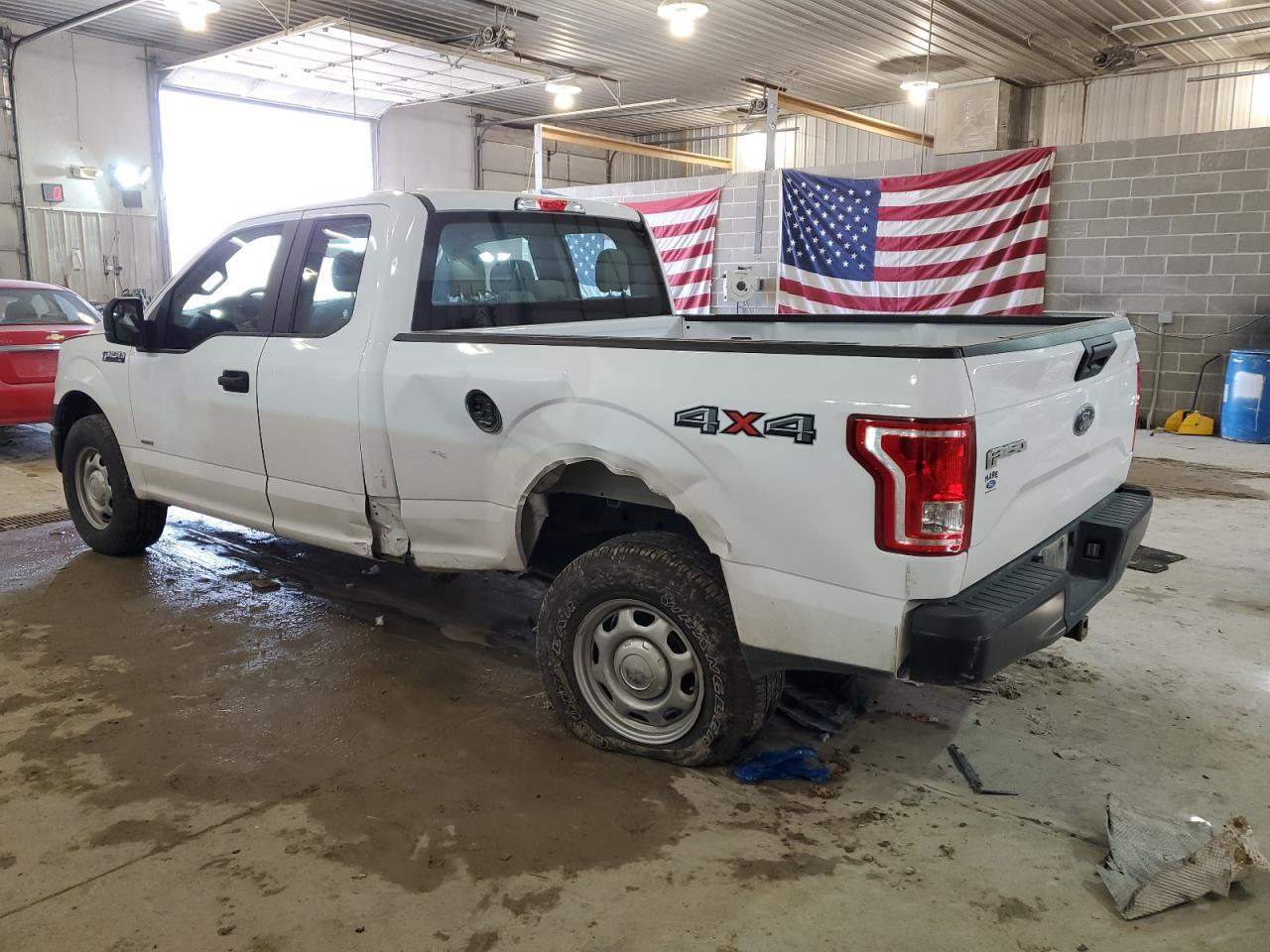 2016 Ford F150 Super Cab - Фото 2