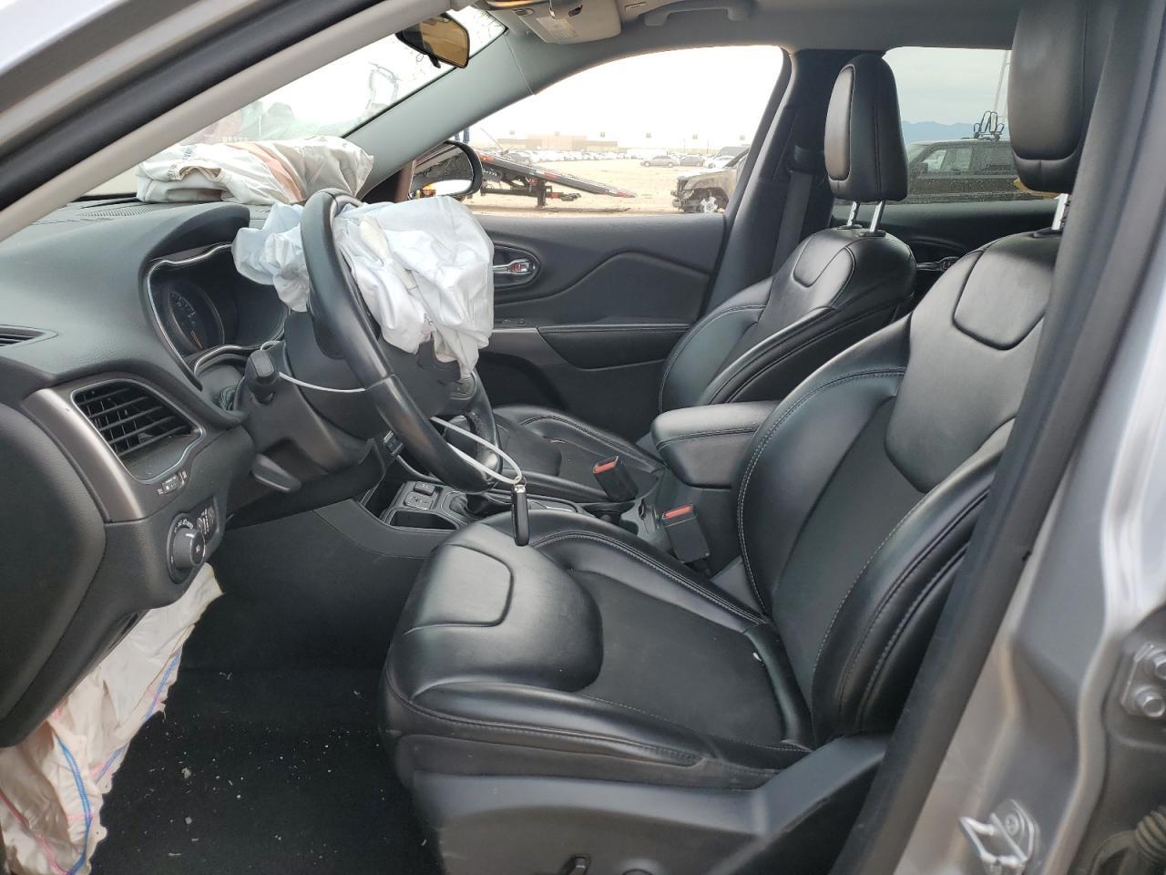 2019 Jeep Cherokee Latitude Plus - Image 7