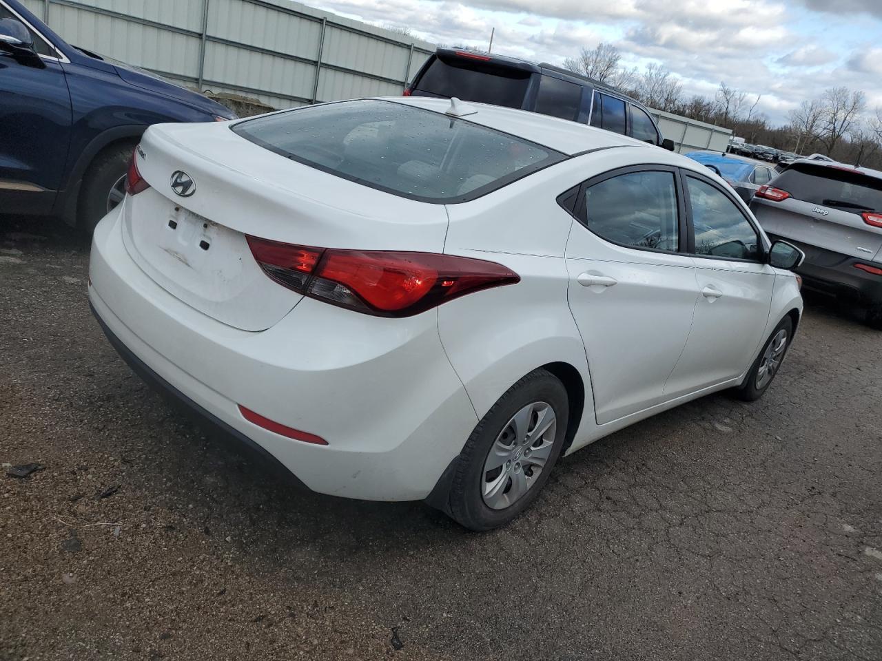 2016 Hyundai Elantra Se - Image 3