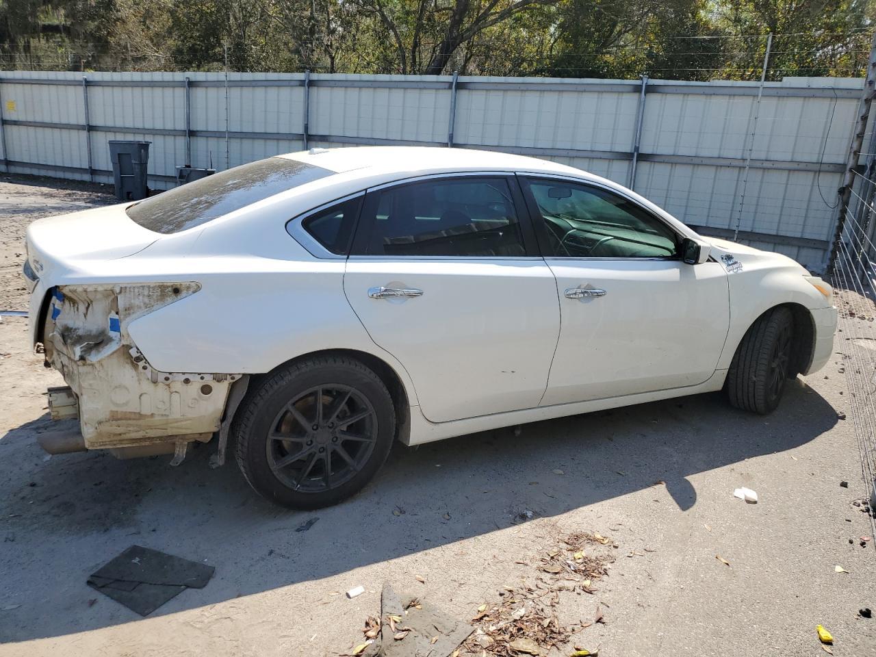 2015 Nissan Altima 2.5 - Image 3