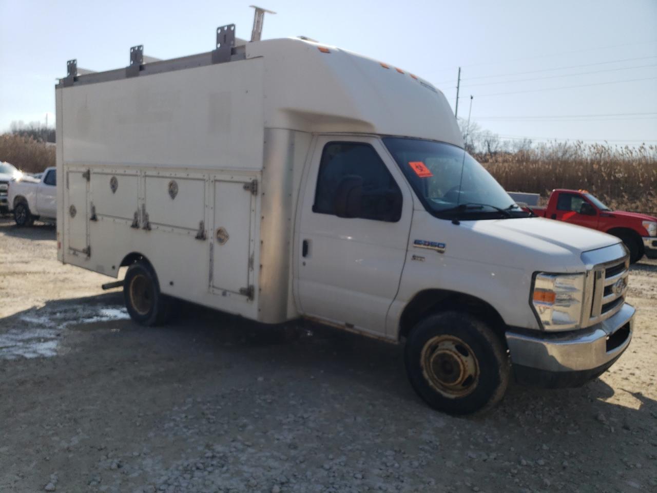 2014 Ford Econoline E350 Super Duty Cutaway Van - Фото 4