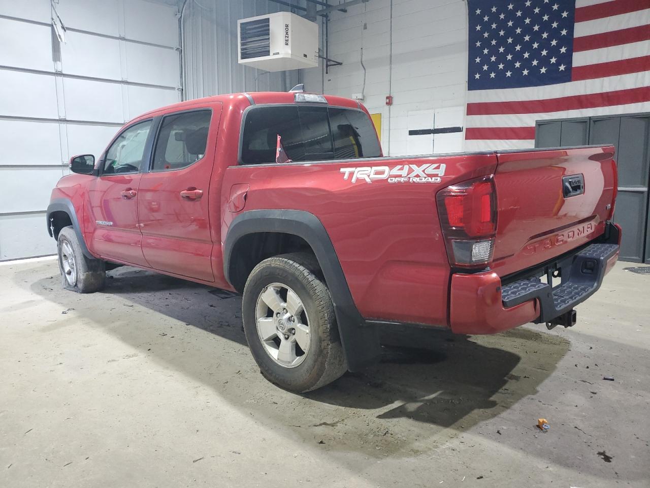 2018 Toyota Tacoma Double Cab - Фото 2