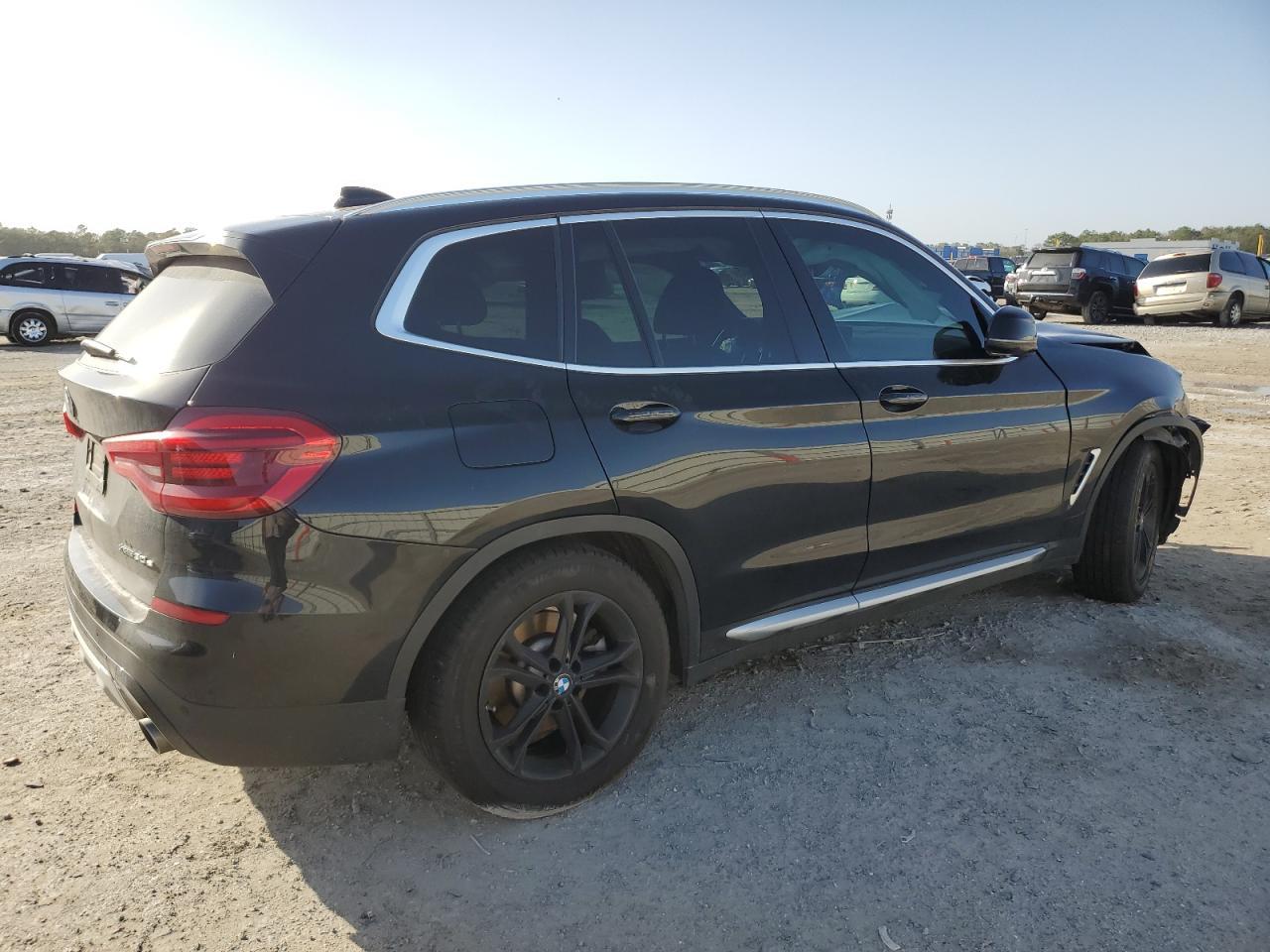 2021 BMW X3 xDrive30E - Фото 3